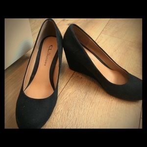 CL black wedge pumps